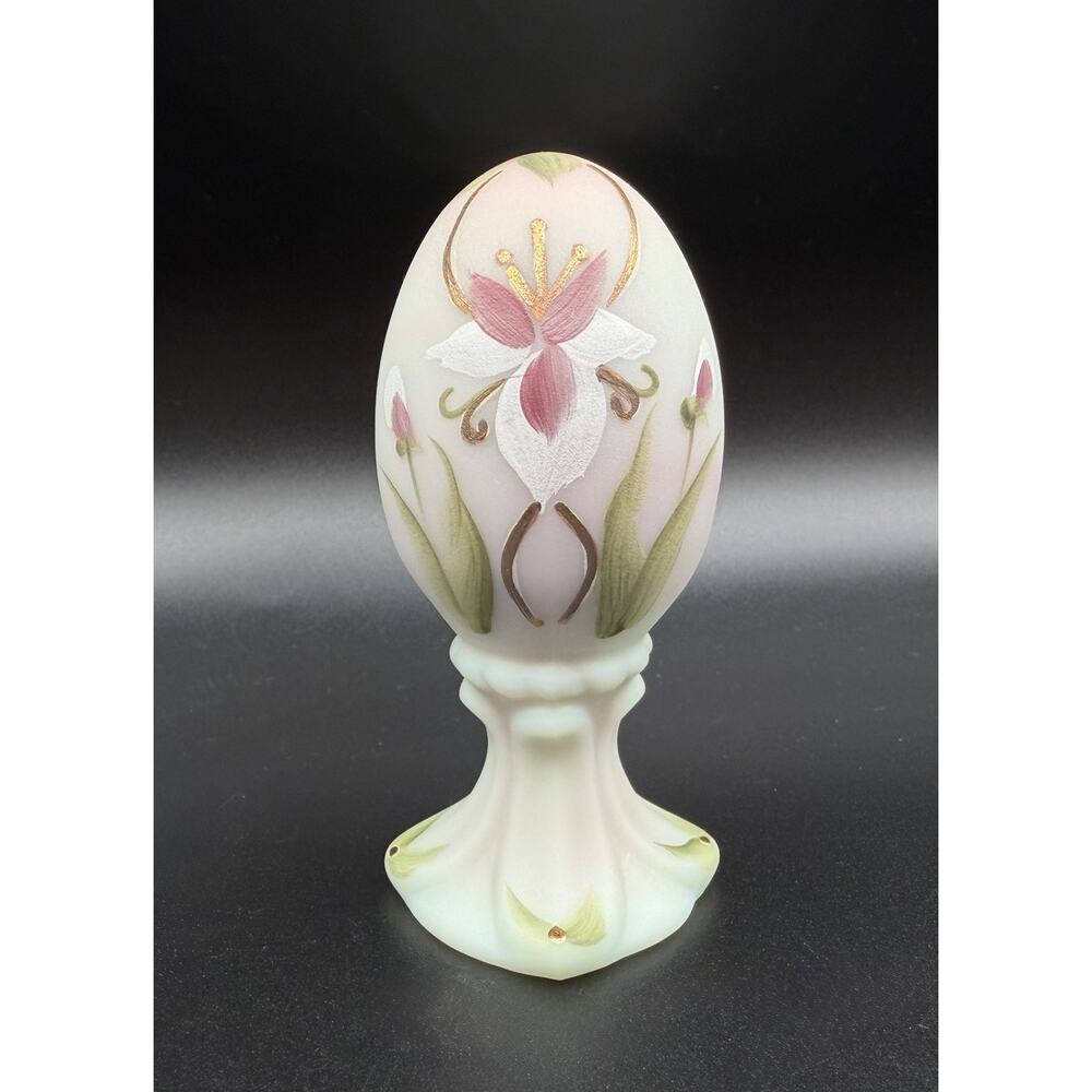 Fenton Burmese Glass Hand Painted Lotus Mist Pedestal Egg 4” Signed #860/3000